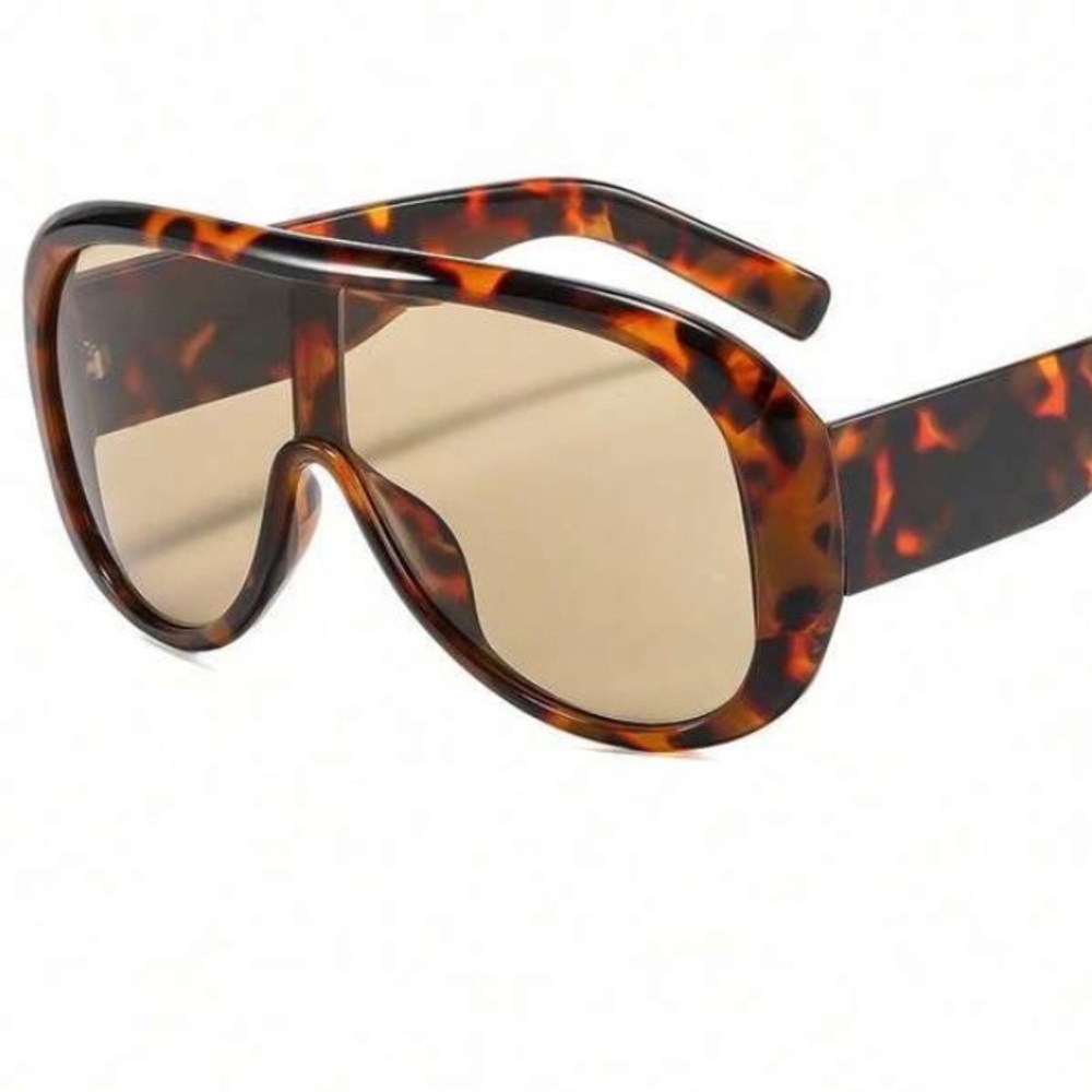 Tortoise aviator sunglasses